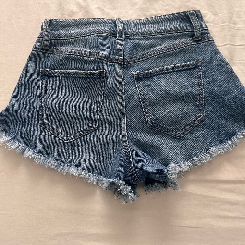 Very cute shorts only worn once and in great condition
